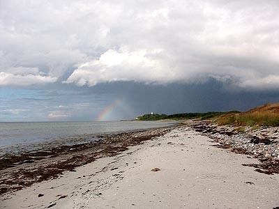 Vesborg Fyr, set fra Lushavn på Samsøs sydkyst - september 2003  (MWH)